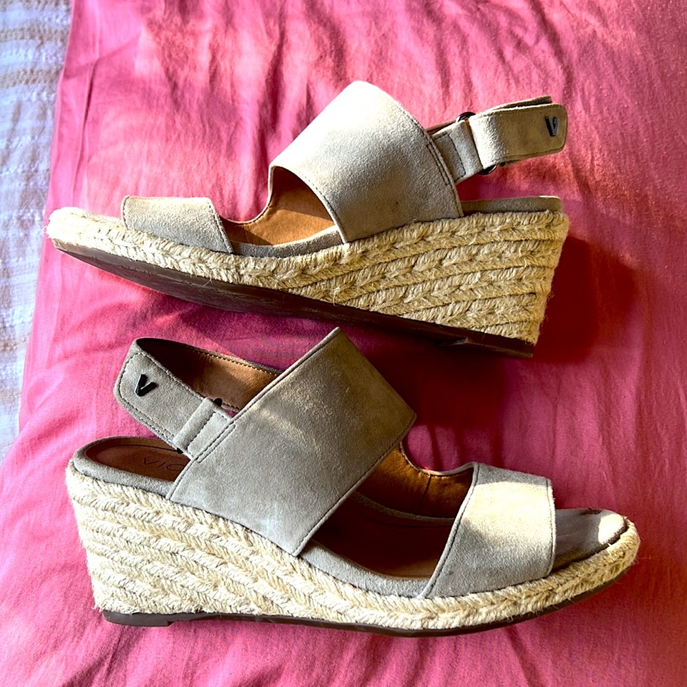 Vionic Espadrille Wedges - 7.5M Perfect for Summer!
